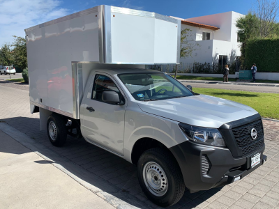 NISSAN NP 300 CAJA SECA Camioneta Nissan NP 300 Transportes RD