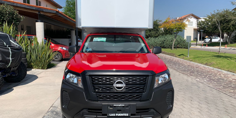 NISSAN NP 300 CAJA SECA Camioneta Nissan NP 300